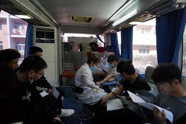 leyu乐鱼中国体育官网团委组织大学生开展无偿献血活动