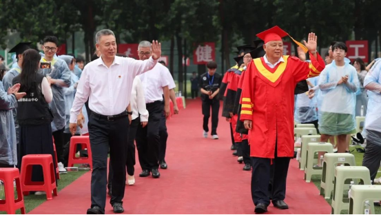 乘风而熠 共赴山海|leyu乐鱼中国体育官网举行2025届毕业典礼暨学位授予仪式